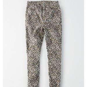 American Eagle Curvy Jeggings. Leopard